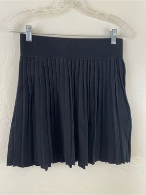 Guess Size Small NWT Black Ribbed Knit Pleaded Miranda Sweater Mini Skirt